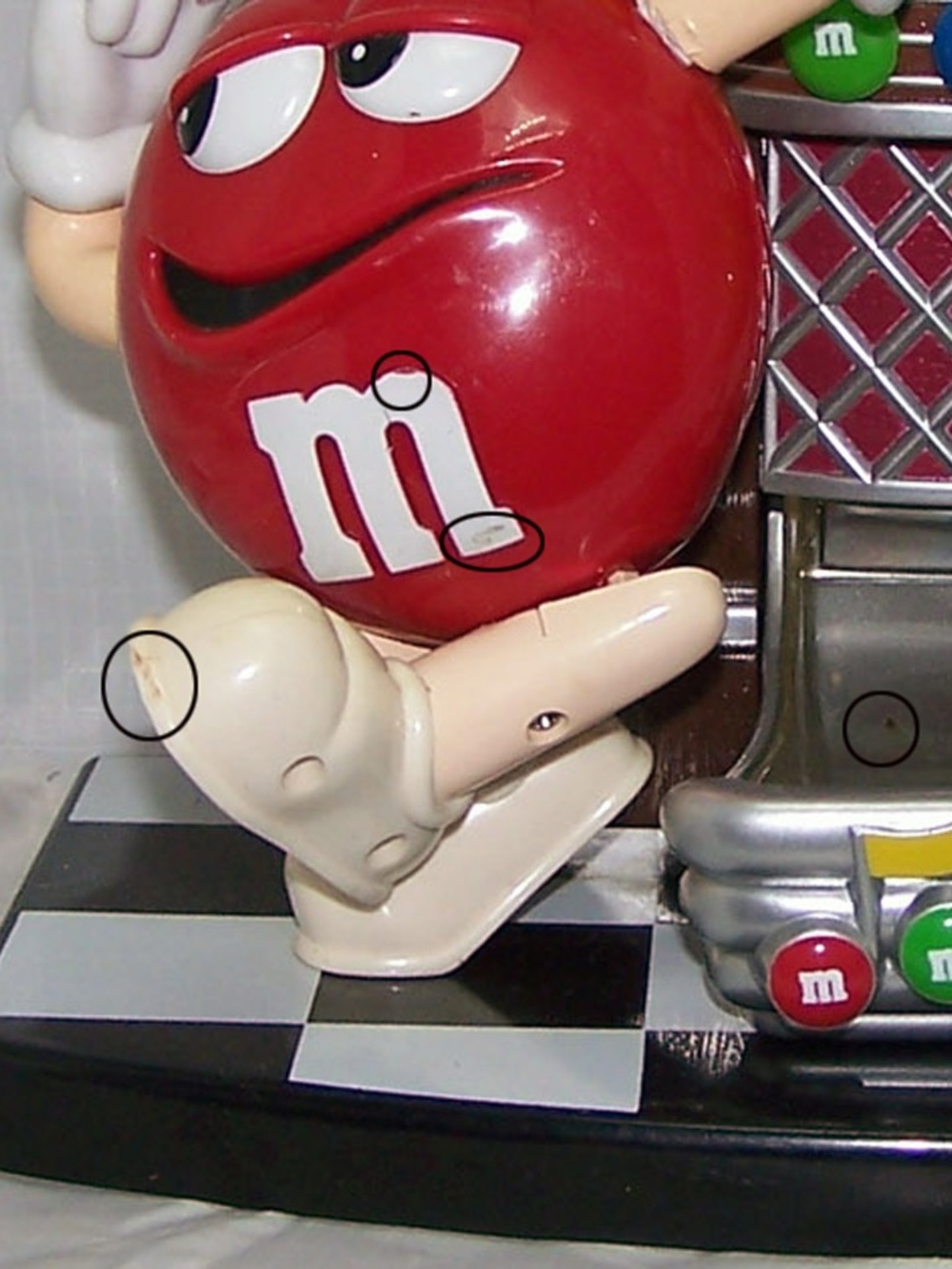 M&M's Rock n' Roll Cafe Jukebox candy dispenser - Picture 8 of 12